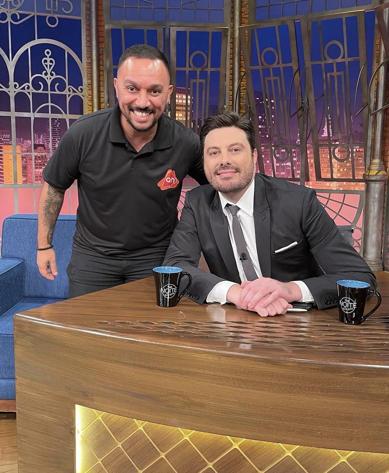 Rogério com Danilo Gentili, no The Noite